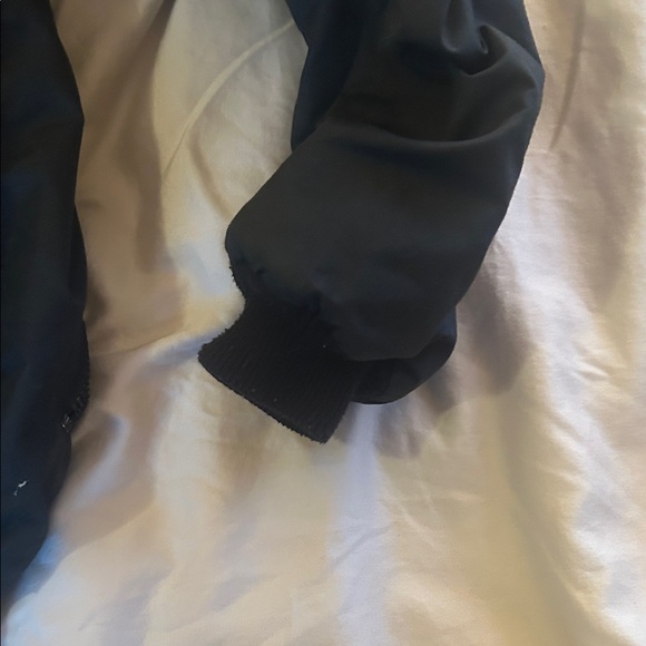 Patagonia Black Bomber Jacket with Purple fleece Lining. For snow, rain and cold - Picture 15 of 16